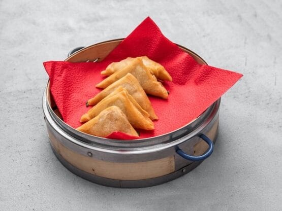 Smażone samosa curry